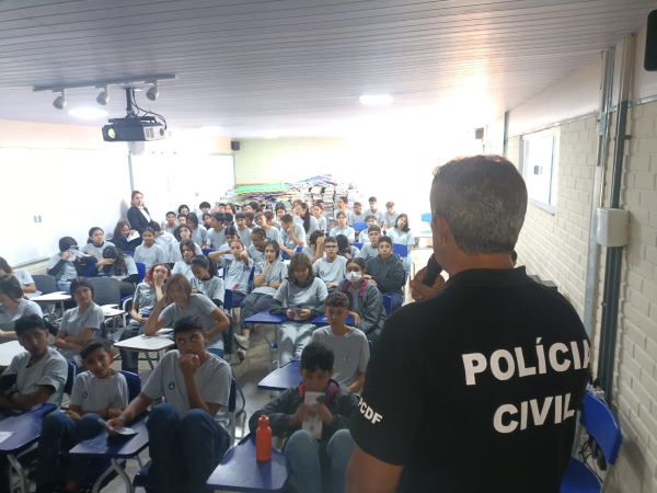 ESPC faz visita a escola cívico-militar do Núcleo Bandeirante